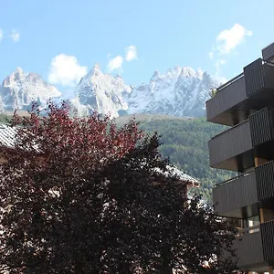 Mummery 1 - Walk To Piste Apartment